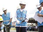 M-PLN-UID-Kalselteng-Ahmad-Syauki-saat-mengecek-salah-satu-alat-kerja.jpg