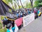 Mahasiswa-tuntut-DPRD-kalsel-atasi-persoalan-minyak-gorengng-Kamis-310320222.jpg