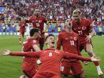 Mantan-bintang-Real-Madrid-Mesut-Özi-apresiasinya-atas-pemain-Arda-Güler.jpg
