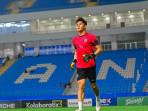 Mario-Londok-Persela-pemanasan.jpg