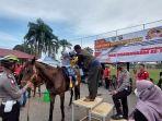 Mencoba-kuda-yang-disediakan-oleh-Polres-Balangan.jpg
