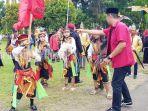 Menjelang-Pemilu-2024-Seni-kuda-lumping-iringi-PDIP-dan-bacaleg-ke-KPU-tala-Kamis-11052203.jpg