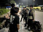 Minum-miras-Sekelompok-pemuda-diperiksa-oleh-tim-Samapta-Polres-TanahbumbU.jpg