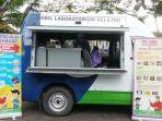 Mobil-laboratorium-keliling-BPOM-yang-hadir-di-Pasar-Wadai-Ramadan-Siring-Nol-Banjarmasin-2.jpg