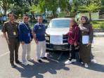 Mobil-menjadi-salah-satu-aset-penunggak-pajak-yang-disita-oleh-DJP-Kalselteng.jpg