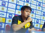 Natanael-Ringgo-pemain-Barito-Putera-saat-sesi-konferensi-pers-dihadapan-awak-media.jpg