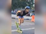 Novi-latihan-sepatu-roda-di-depan-Balai-Kota-Banjarbaru.jpg