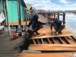 PASANG-SAMBUNGAN-Dua-orang-pekerja-sedangAS.jpg