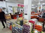 PENGECER-BERAS-Aktivitas-penjualan-beras-di-Supermarket-1.jpg