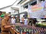 PJ-Bupati-Tala-H-Syamsir-Rahman-bersama-Forkopimda-mengecek-ratusan-botol-miras.jpg