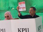 PJBupati-Tala-H-Syamsir-Rahman-bersama-istri-mencoblos-di-TPS-02-Kelurahan-Pelaihari.jpg