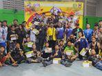 Para-atlet-Sambo-Tapin-berfoto-usai-Kejurprov-Kalsel-seri-III-di-Tennis-Indoor-Binuang.jpg