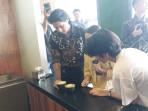 Para-barista-kafe-saat-mengikuti-lomba-membuat-minuman-kopi.jpg