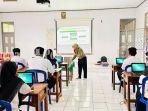 Para-peserta-seleksi-guru-inklusi-dan-operator-sekolah-saat-mengikuti-seleksi-di-Disdik-HST1.jpg