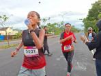 Para-runners-Mengambil-air-minum-di-jarak-7-kilometer.jpg