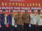 Pasangan-Calon-Bupati-dan-Wakil-Bupati-HSS-berfoto-bersama.jpg