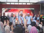 Pasangan-calon-Bupati-HST-Bang-Rizal-Ustaz-Rosyadi-saat-kampanye.jpg