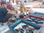 Pedagang-ikan-di-Pasar-Transad-Palam-Banjarbaru-menjual-berbagai-ikan-air-tawar2.jpg