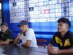 Pelatih-Barito-Putera-Rahmad-Darmawan-dan-Bagus-Kahfi-saat-Preematch-Konfrence-6.jpg
