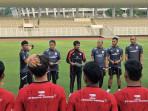 Pelatih-Indra-Sjafri-memimpin-pemusatan-latihan-Timnas-Indonesia-untuk-SEA-Games-2025.jpg
