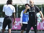 Pelatih-Juventus-Igor-Tudor-memimpin-timnya-saat-sesi-latihan-26.jpg