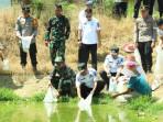 Pelepasan-bibit-ikan-di-kolam-Desa-Garunggang.jpg
