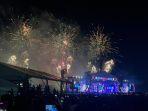 Peluncuran-kembang-api-di-langit-Pantai-Jhonlin-Festival-Rabu-112025.jpg
