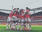 Pemain-Arsenal-kompak-merayakan-gol-dalam-suatu-laga-Liga-Inggris.jpg