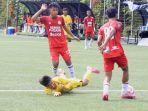 Pemain-Barito-U-18-terjatuh-saat-duel-dengan-ormain-S-dff.jpg