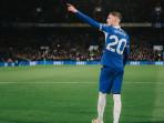 Pemain-Chelsea-Cole-Palmer-menyapa-fans-dalam-laga-Liga-Inggris.jpg