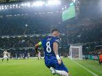 Pemain-Chelsea-Enzo-Fernandez-melakukan-sepak-pojok-dalam.jpg