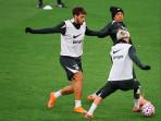Pemain-Chelsea-menjalani-latihan-untuk-berat-melawan-Liverpool-di-Liga-Inggri.jpg