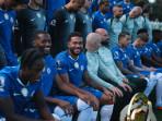 Pemain-Chelsea-sesaat-sebelum-melakukan-sesi-foto-bersama.jpg