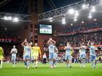 Pemain-Juventus-memberikan-salam-ke-para-pendukungnya-usai-laga-Liga-italia.jpg