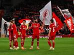 Pemain-Liverpool-berkumpul-usai-laga-berakhir-foto-dari-X-pada-31-Oktober-2025.jpg