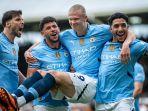 Pemain-Manchester-City-mengangkat-Erling-Haaland-usai-mencetak-gol-dalam-laga-Liga-Inggris.jpg