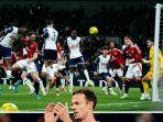 Pemain-Manchester-United-dan-Tottenham-Hotspur-saling-berebut-bola-di-depan-gawang.jpg