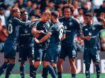 Pemain-Manchester-United-melakukan-selebrasi-bersama-usai-mencetak-gol.jpg