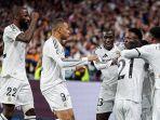 Pemain-Real-Madrid-saling-memberikan-selamat-kepada-rekannya-setelah-mencetak-gol.jpg