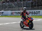 Pembalap-Red-Bull-KTM-Ajo-Jose-Antonio-Rueda-menjadi-juara-Moto3-2025.jpg