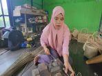 Pembuatan-anyaman-bambu-dan-Bamban-di-rumah-kreatif-Tini-Bamboology.jpg