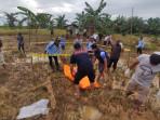 Penemuan-mayat-di-area-kebun-kelapa-sawit-di-Desa-Suka-Damai.jpg