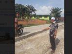 Pengecekan-jalan-di-Desa-Teluk-Bayur-oleh-Ketua-Komisi-III-DPRD-Balangan.jpg