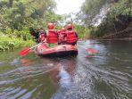 Pengunjung-menikmati-Susur-Sungai-Sirang-Pitu-di-Desa-Miawa-Kecamatan-Piani1.jpg