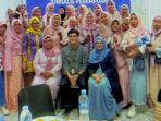 Pengurus-dan-anggota-FJPI-Kalsel-foto-bersama-narasumber-12.jpg