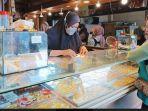 Penjualan-emas-di-salah-satu-toko-emas-di-Banjarmasin.jpg