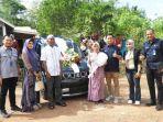 Penyerahan-hadiah-Ignis-GX-MT-Suzuki-ke-nasabah-BRI-di-Desa-Mekar-Jaya-Angsana-Tanbu.jpg