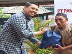 Penyerahan-simbolis-paket-sembako-Bazar-Murah-Ramadan-PT-Pama.jpg