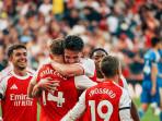 Penyerang-Arsenal-Viktor-Gyokeres-mendapat-ucapan-selamat-dari-para-rekannya-30.jpg