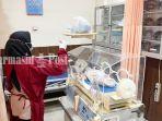 Perawat-di-IGD-RS-Bhayangkara-Banjarmasin-cek-bayi-yang-dibuang-Rabu-29032023.jpg